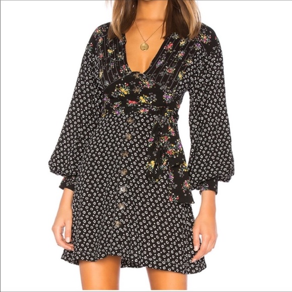 Free People Dresses & Skirts - HP🎉🎉🎉FREE PEOPLE WONDERLAND PRINT